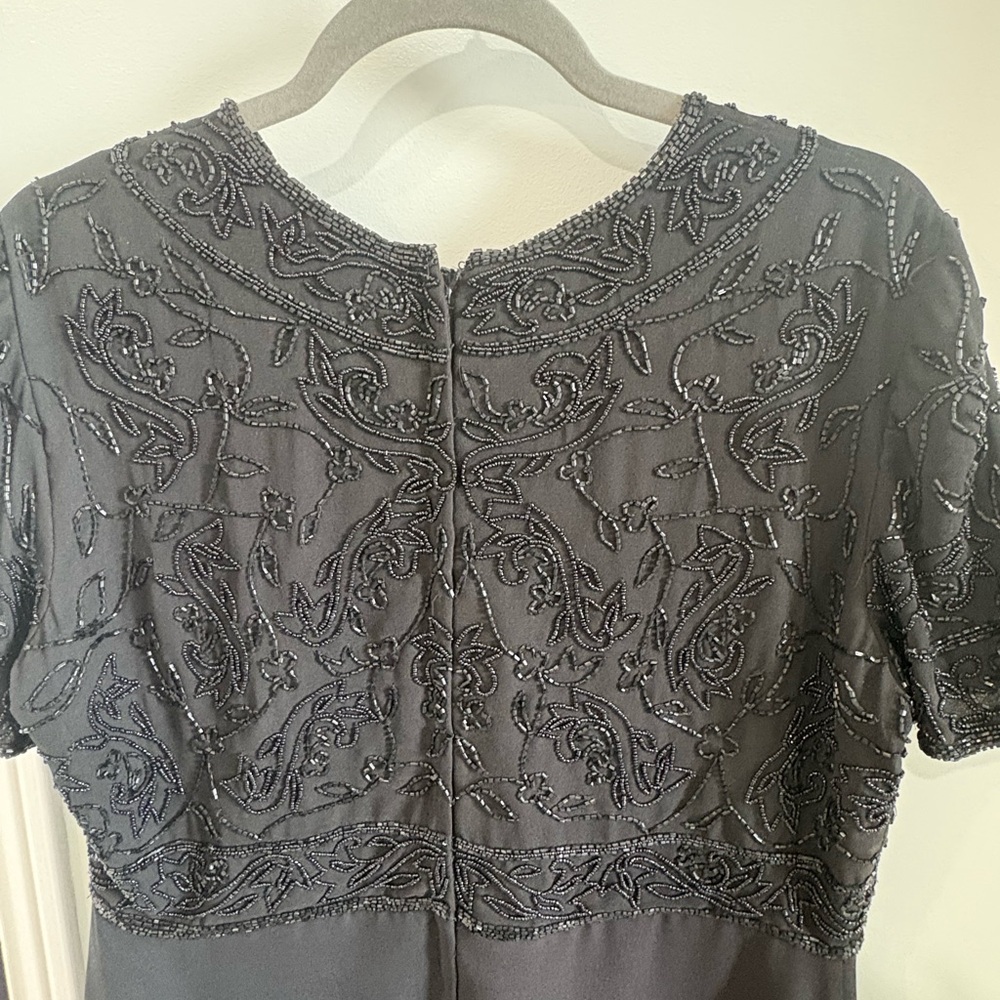 Elegant Black Beaded Dress - Picture 4 of 6